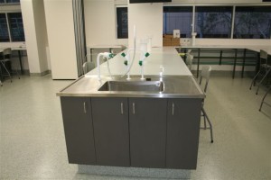 Stainless steel benches and sinks in new UTS lab extension